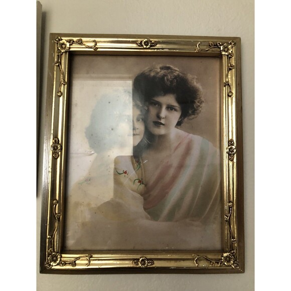 Vintage Baroque Wood Gilt Ornate Photo Frame Fits 8x10 no!!  Photo mom and girl - Picture 1 of 4